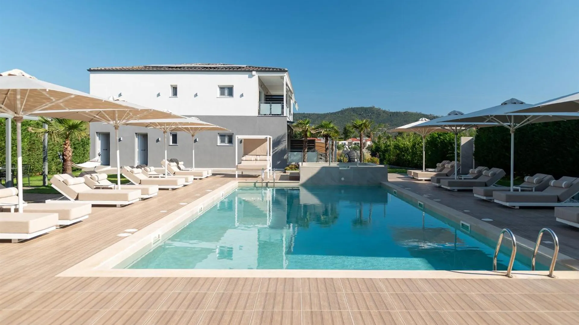 Astra Sarti Luxury Suites 2*,